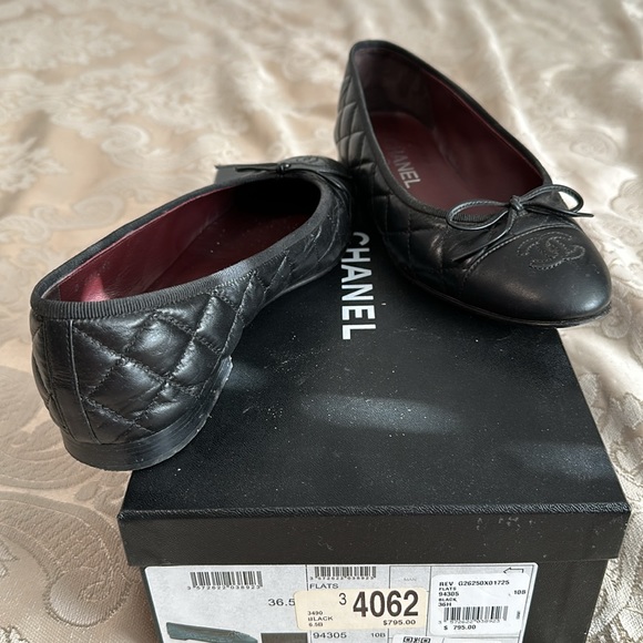 Chanel - Picture 3 of 3